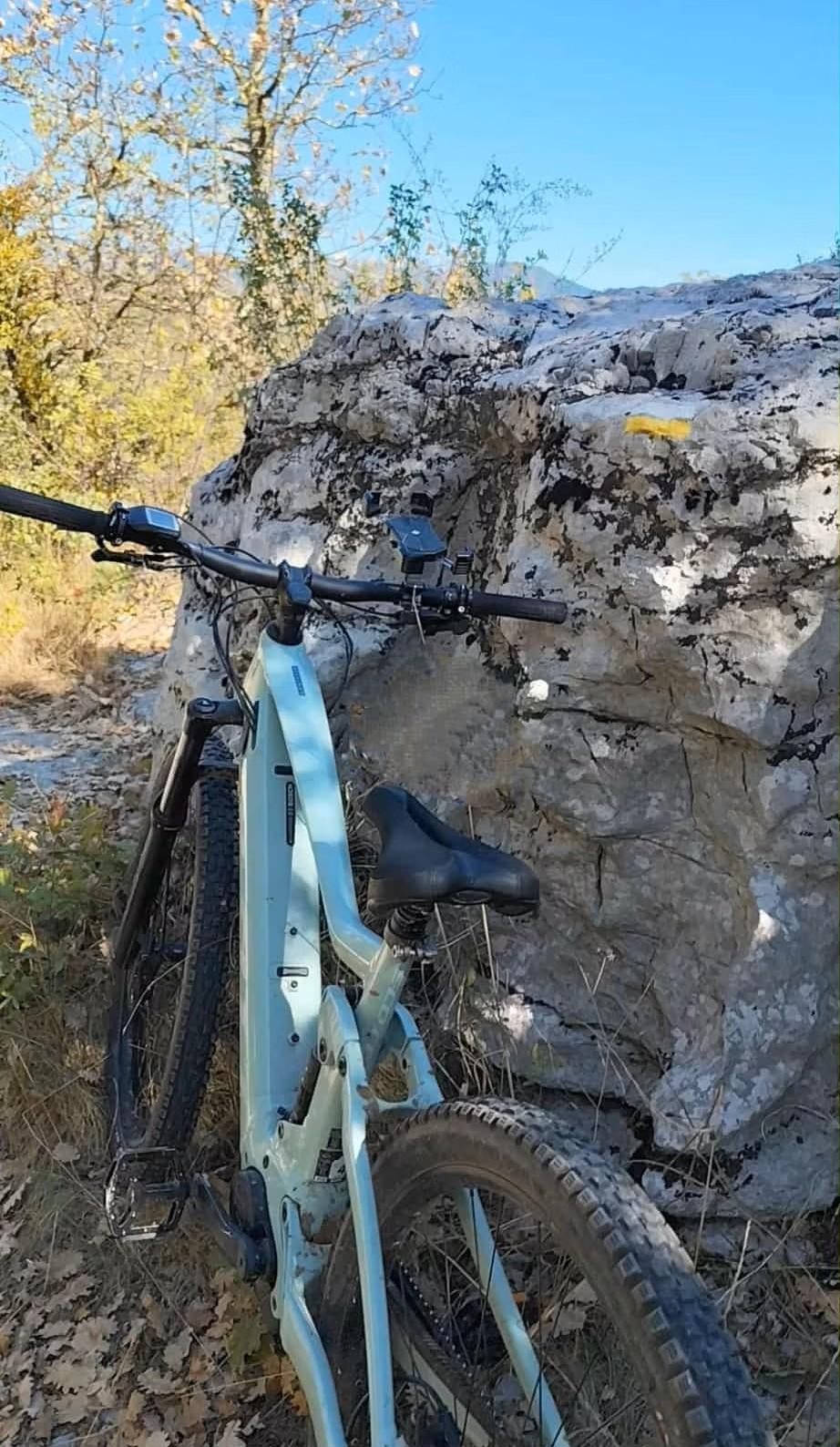 Nombreux sentiers de randonnée et de VTT depuis la magnanerie.