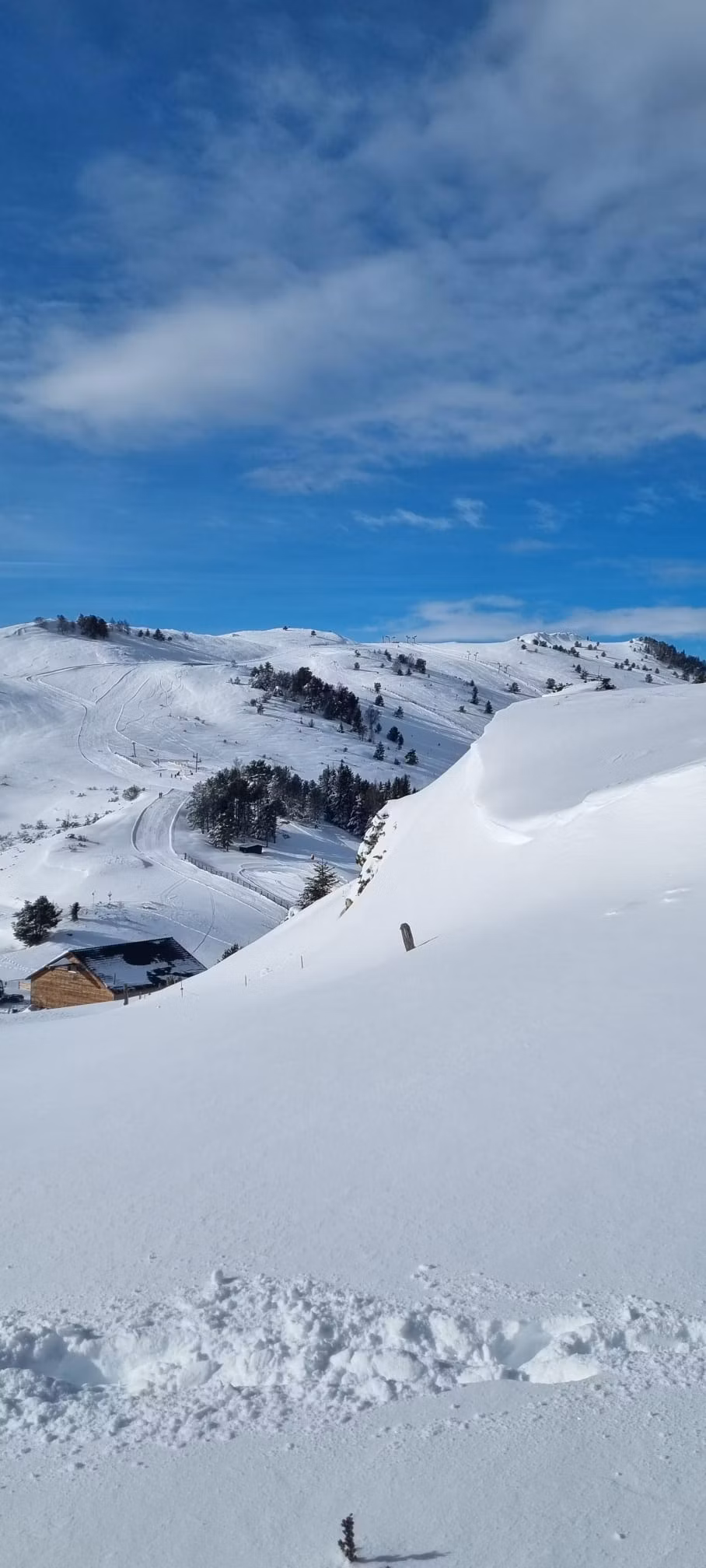 Des activités pour chaque saison : ​ski, raquettes, randos, escalade...