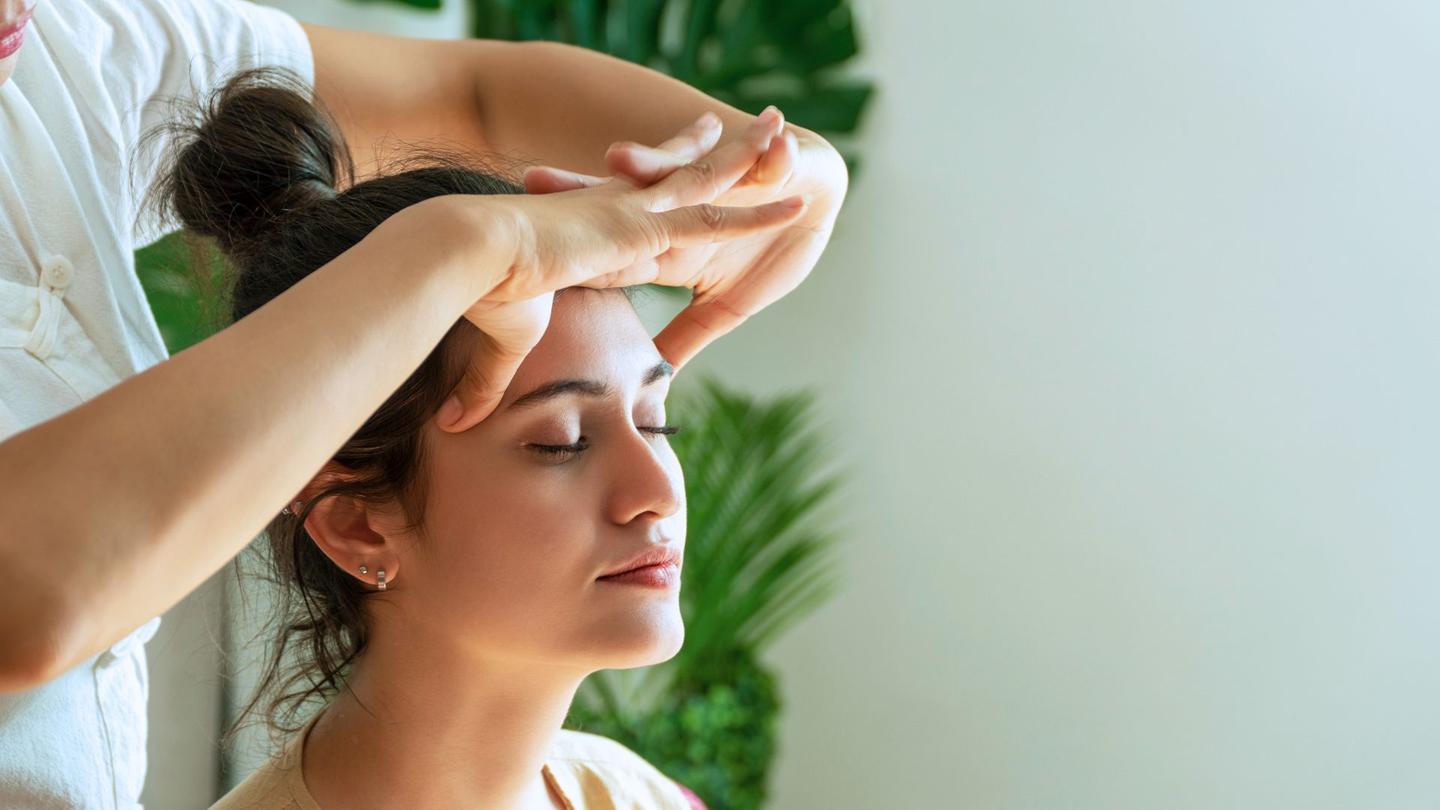 ~ Les Rituels Bien-Être de la Cabotte ~ Lors de votre séjour, je vous propose des soins corporels et vibratoires pour prolonger l’expérience cocooning de la Cabotte.  Ici, le soin n’est pas un simple massage ...