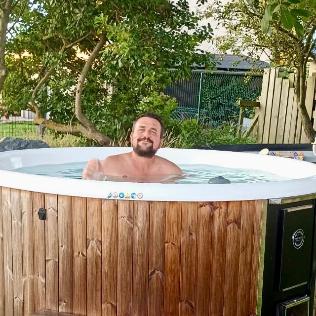 Parenthèse Bien-être : Le Bain Nordique (jacuzzi au Feu de Bois)