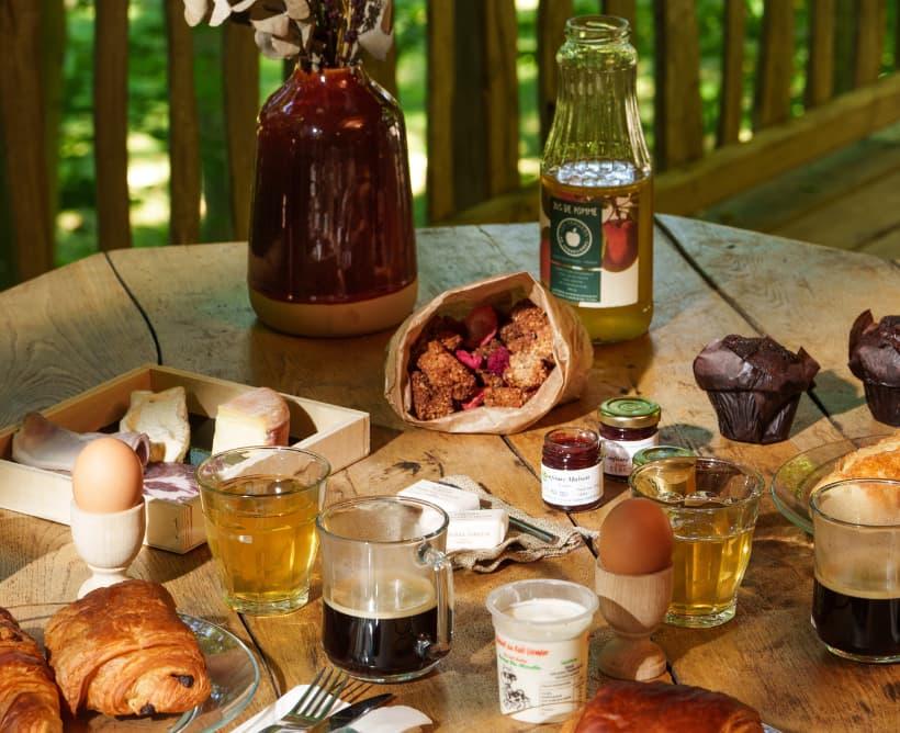 Petit-déjeuner local en cabane