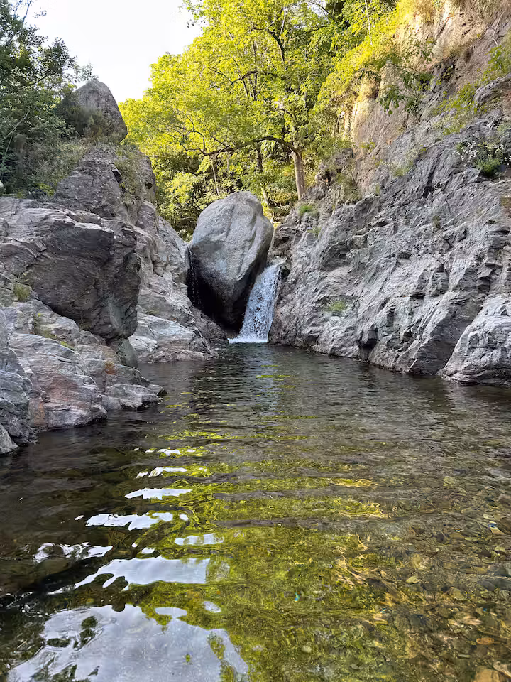À 5 min à pied, une rivière sauvage, loin de la foule