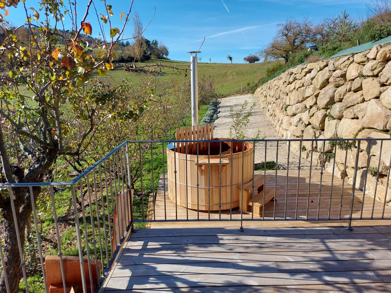 Bain nordique chauffé au feu de bois . Pas de plastique, pas de produits chimiques, Découvrez le bain nordique ( ou scandinave ou finlandais ) authentique !