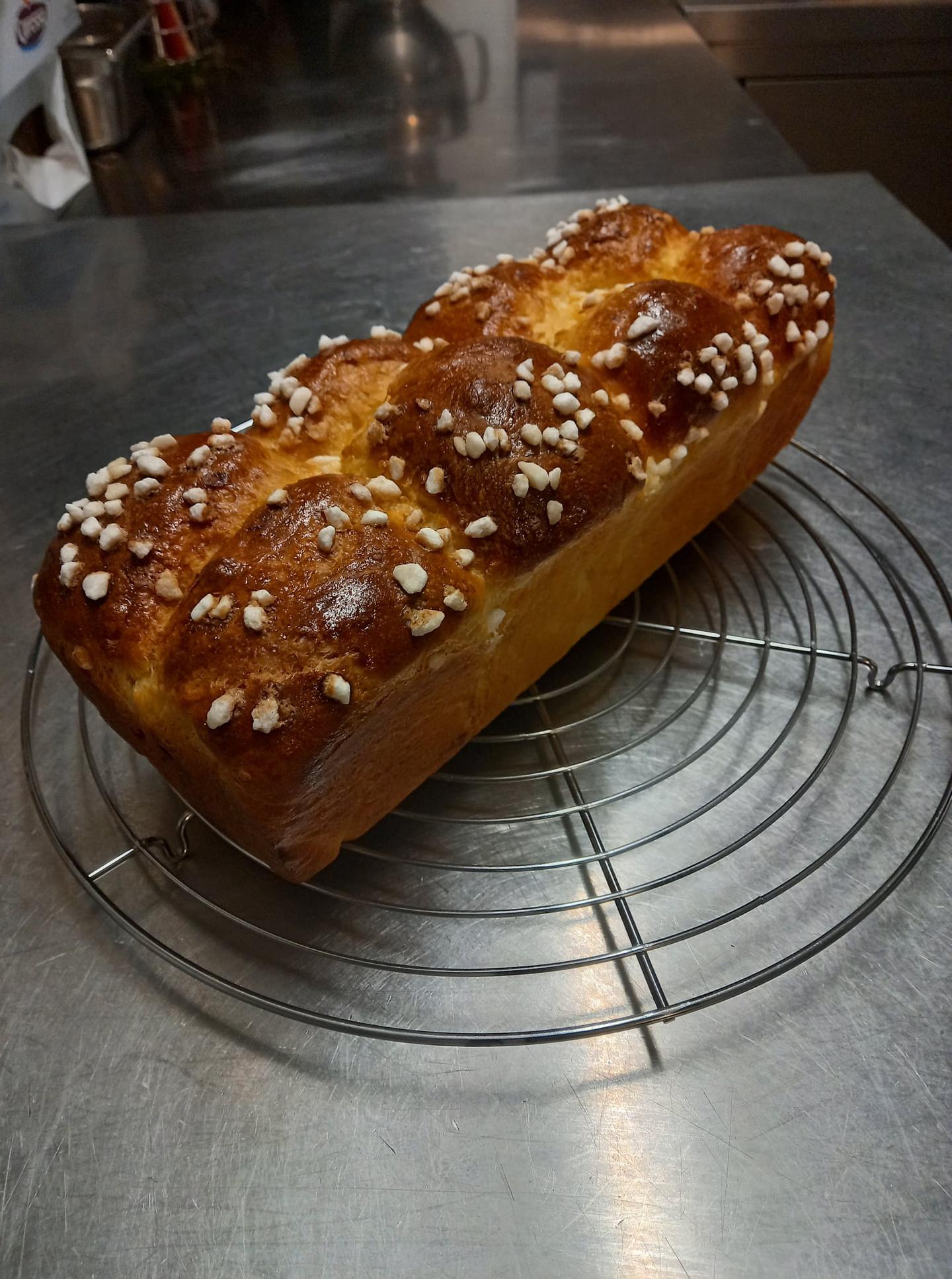 Petit déjeuner avec des produits locaux pour les chambres d'hôtes