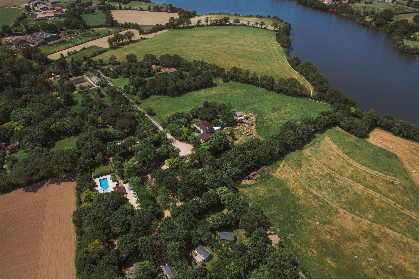 Au bord du lac de Ribou