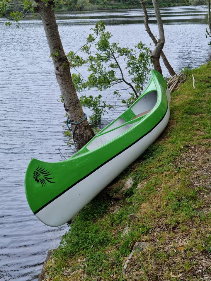 Profitez des terrasses avec vue et accès direct au le lac.