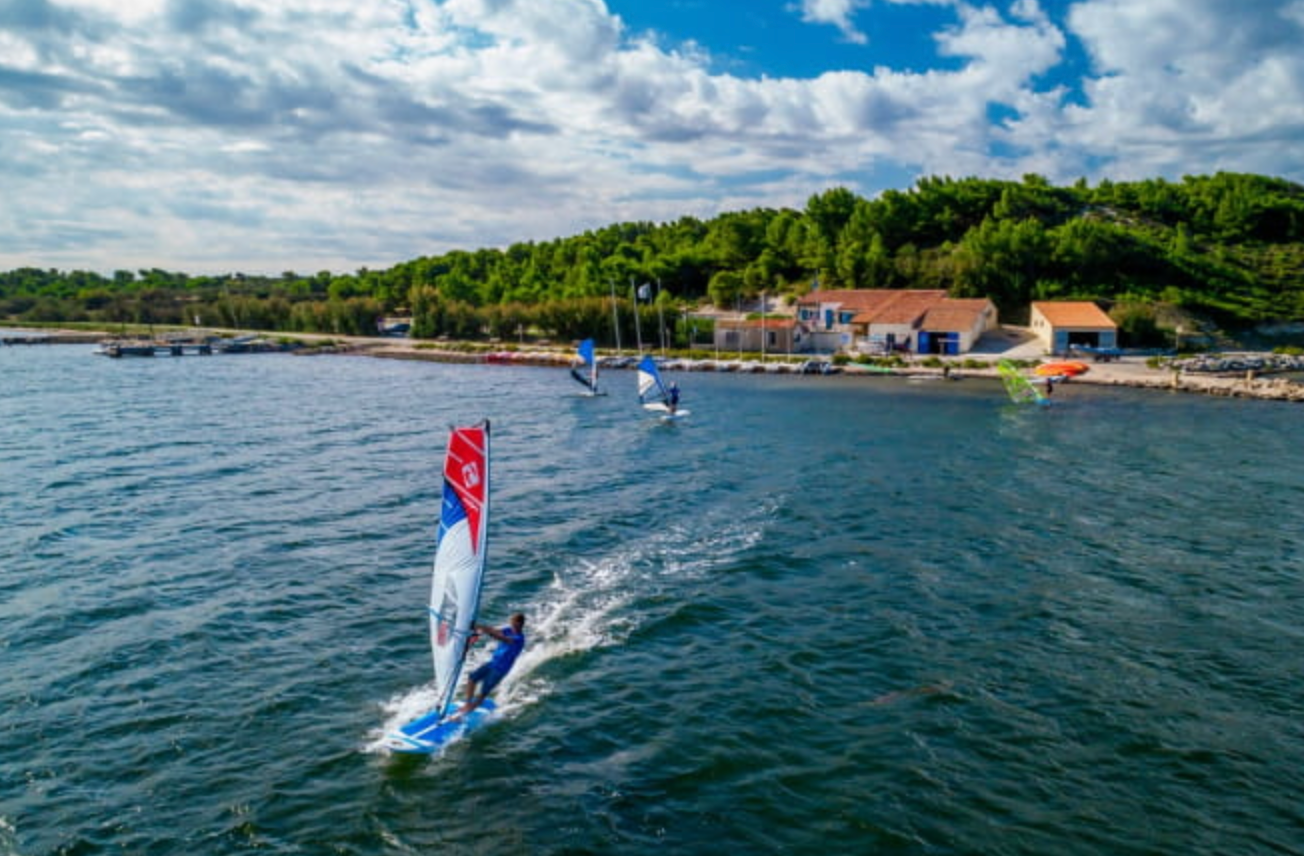 Sports nautiques et sentiers de randonnées  à proximité