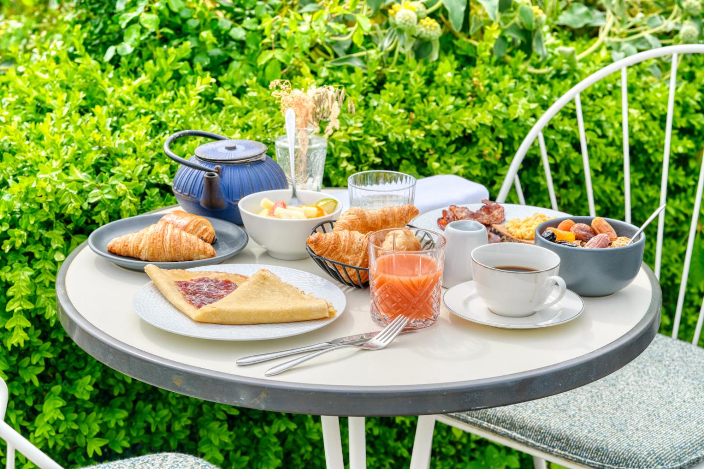 Petit-déjeuner buffet ☕