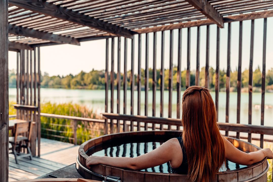 Bain nordique chauffé privatif sur chacune des cabanes "spa"