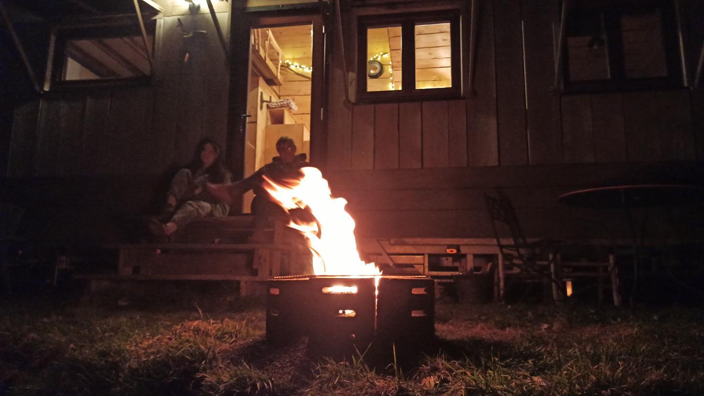 Feu de camp et poêle à bois