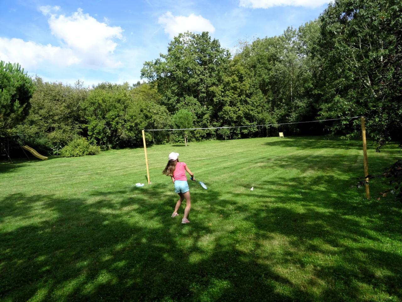 Jeux de plein air dans le jardin