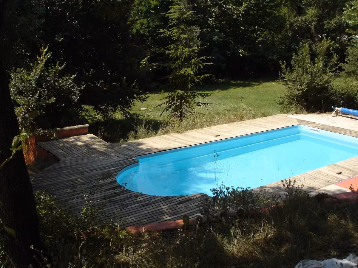 Piscine au calme, au sein d'un ancien moulin