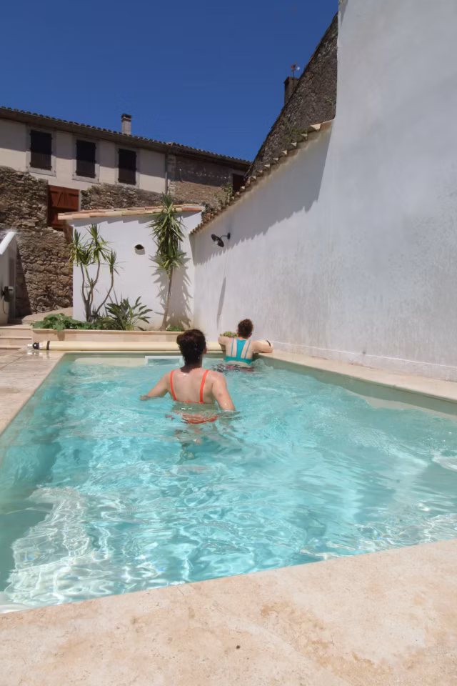 Patio avec piscine (privative et chauffée)