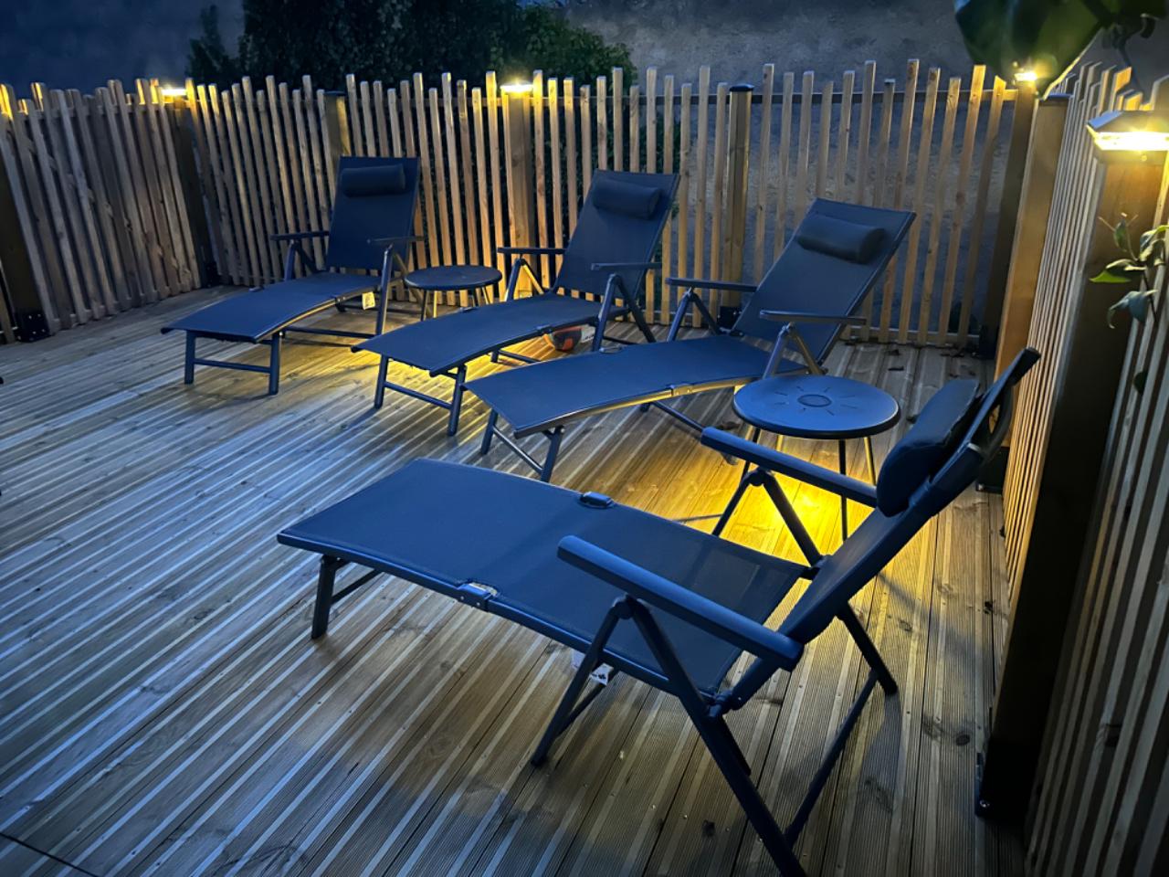 Détente au bord de la piscine