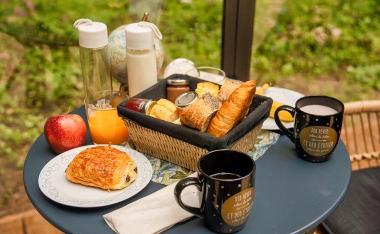 Petit-déjeuner copieux pour bien commencer la journée