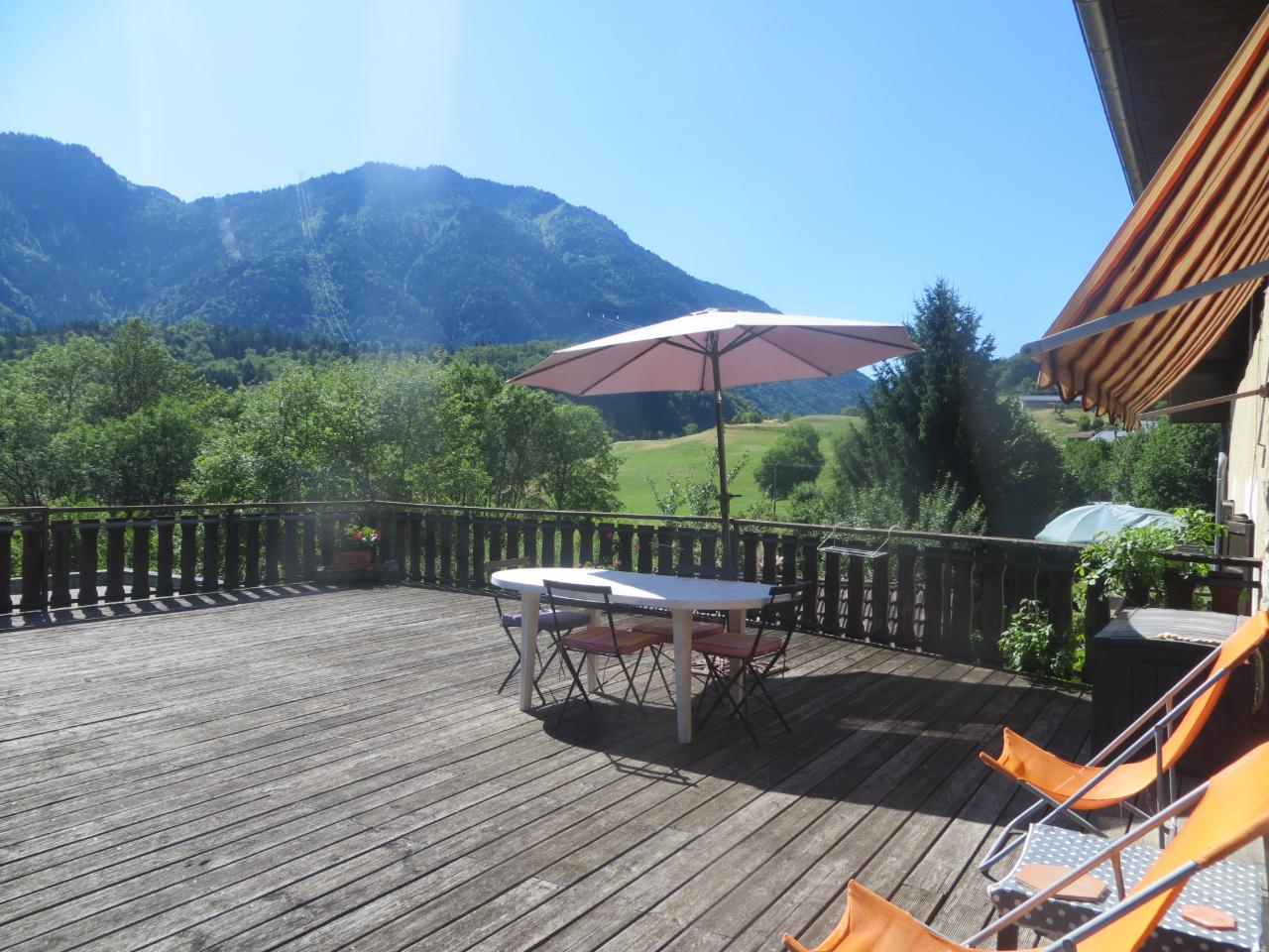 terrasse de 85m² exposée EST/SUD face aux montagne