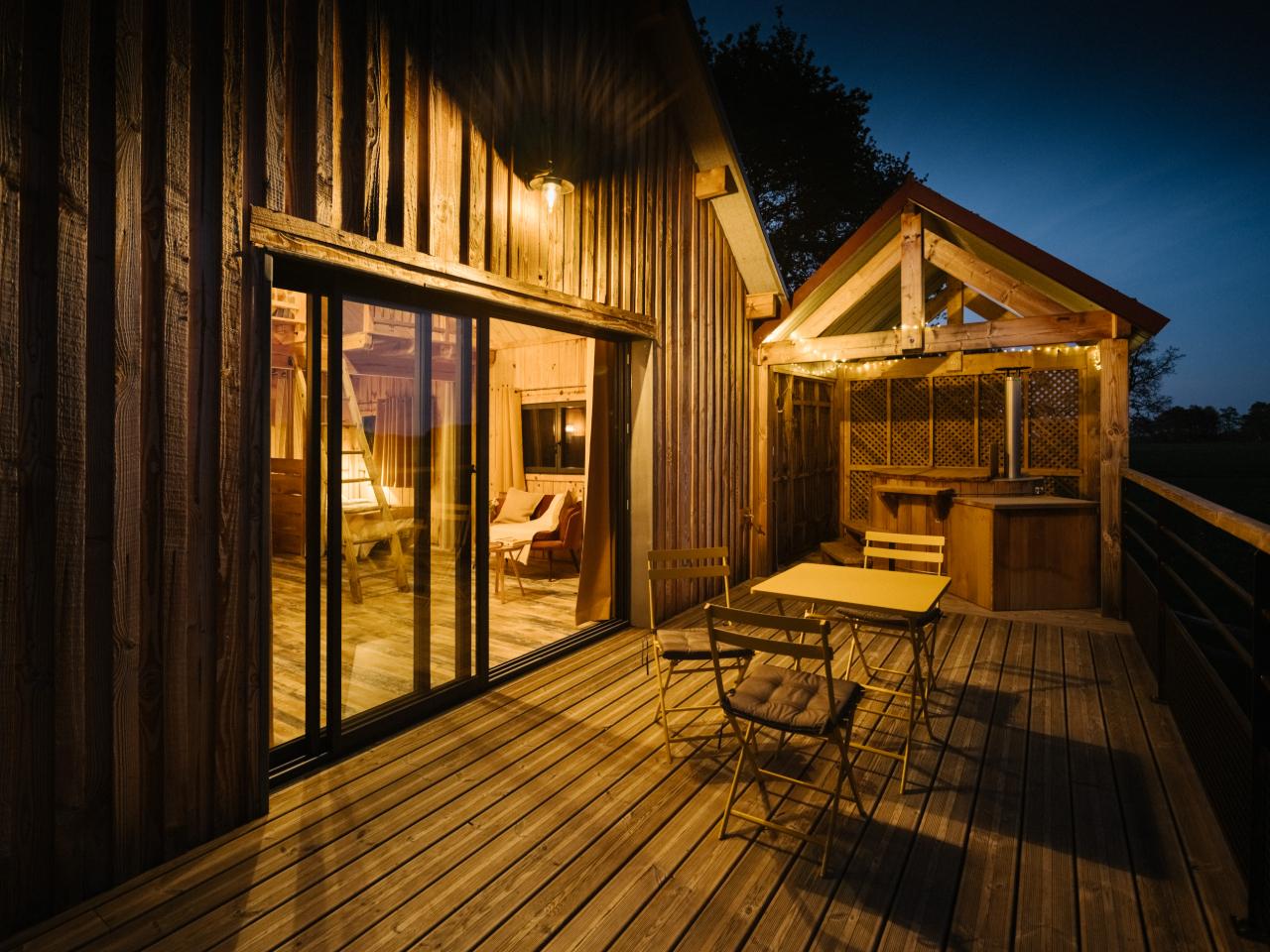 Bois et eau chaude: le bain nordique, havre de relaxation