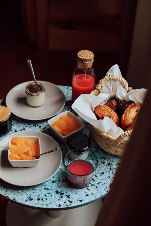 Le Petit Déjeuner : Un Réveil aux Saveurs du Terroir