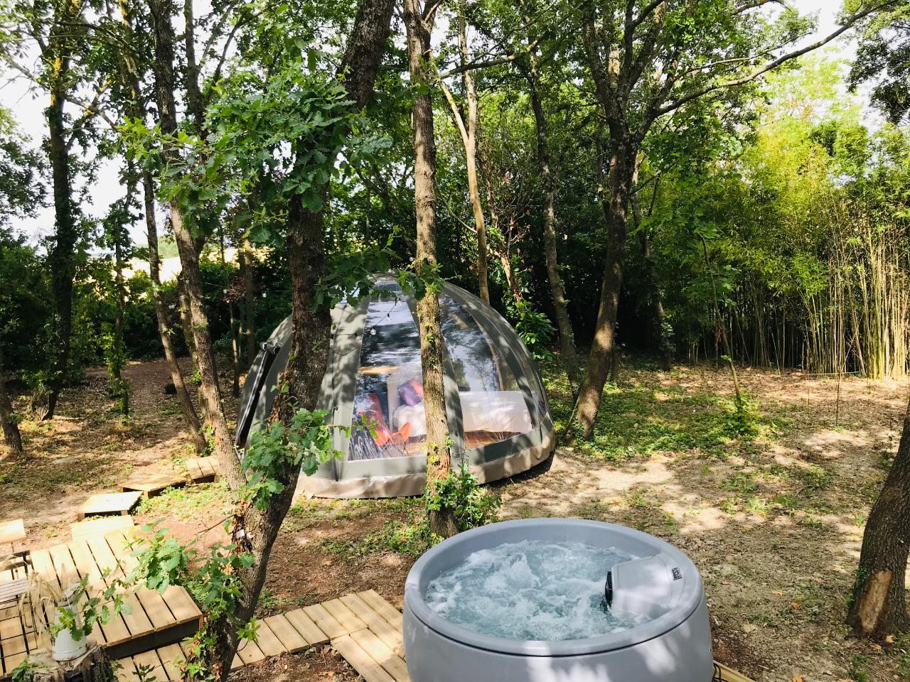 Jacuzzi isolé en pleine campagne