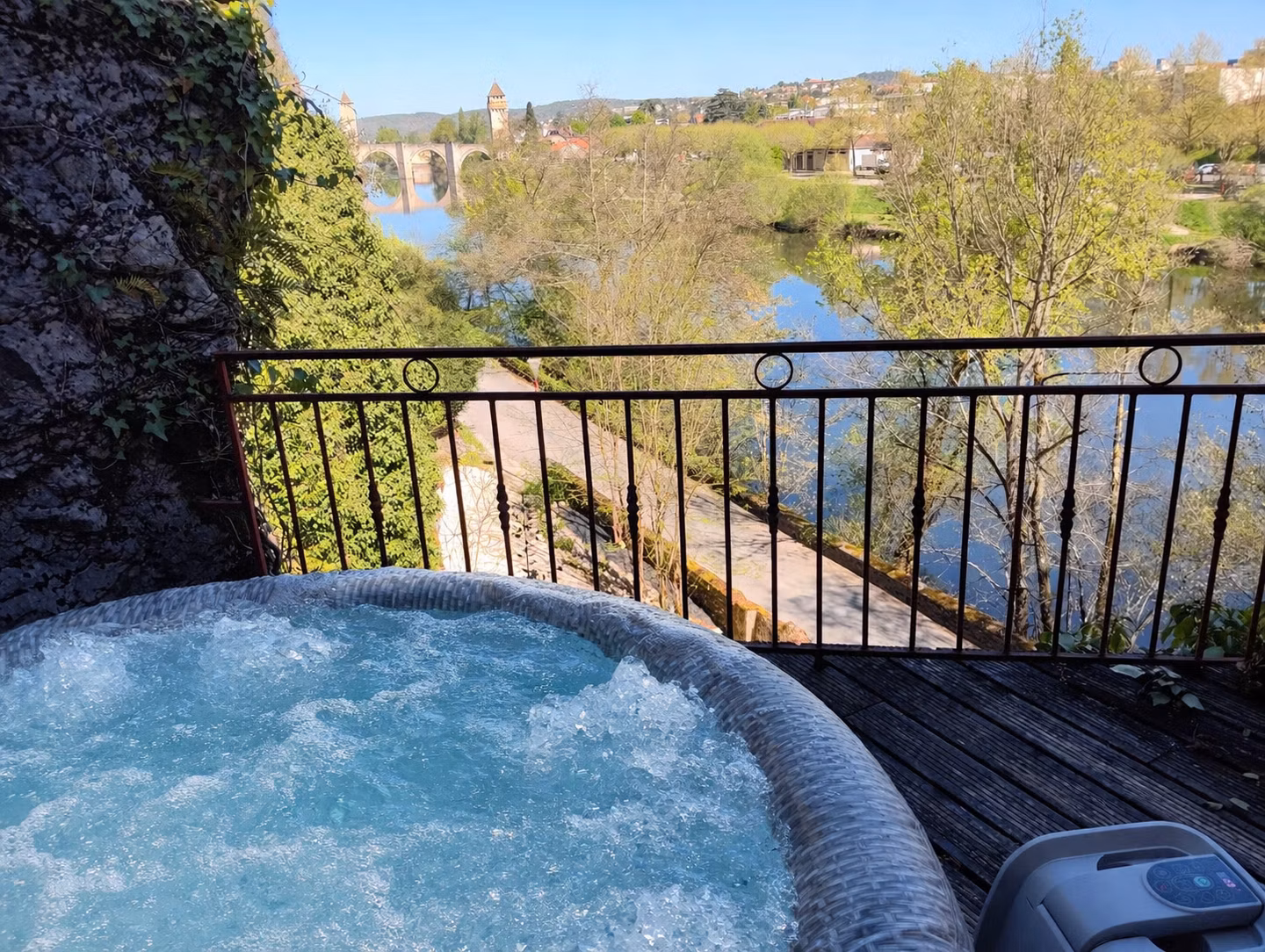 Moment de détente au SPA jacuzzi et au sauna