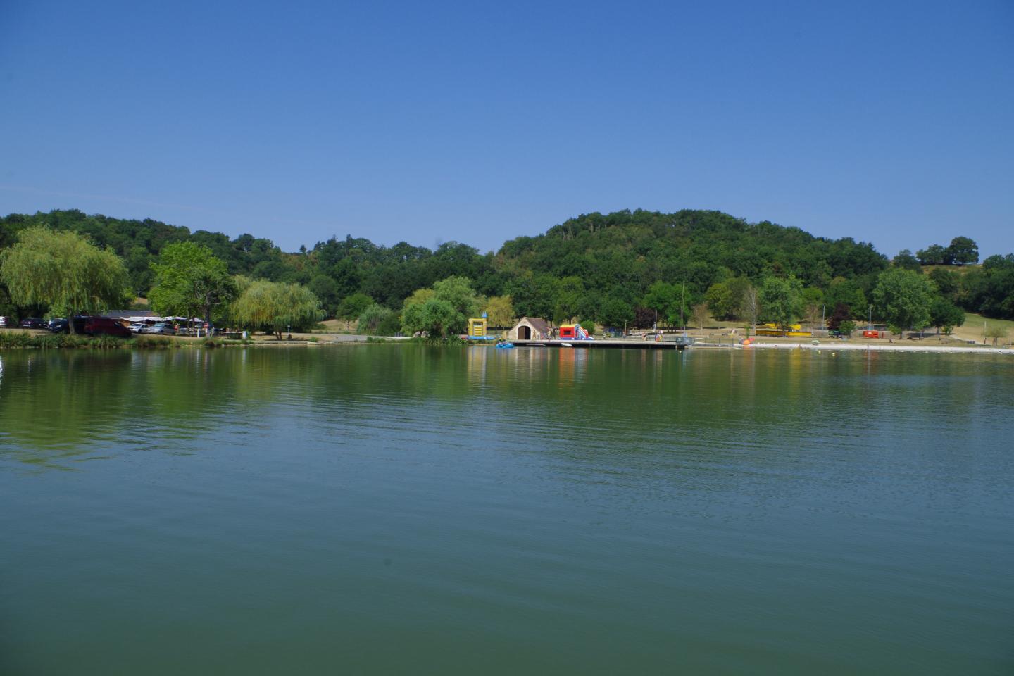 La guinguette du lac de Parisot : Les Poissons Volants (à 6 km) Allez-y en vélo !