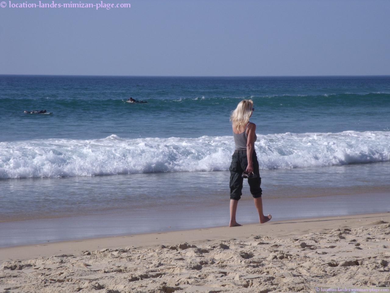Marche les pieds dans l'eau
