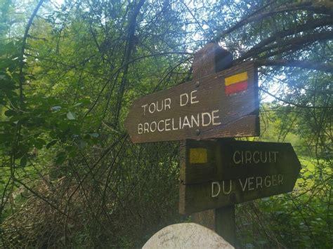 randonner à pied, à vélo ou à cheval sur le GRP Tour de Brocéliande depuis la maison.