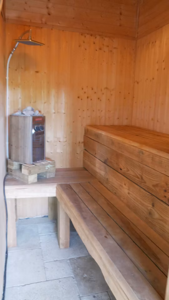 Profitez du sauna avec son puit d'eau froide