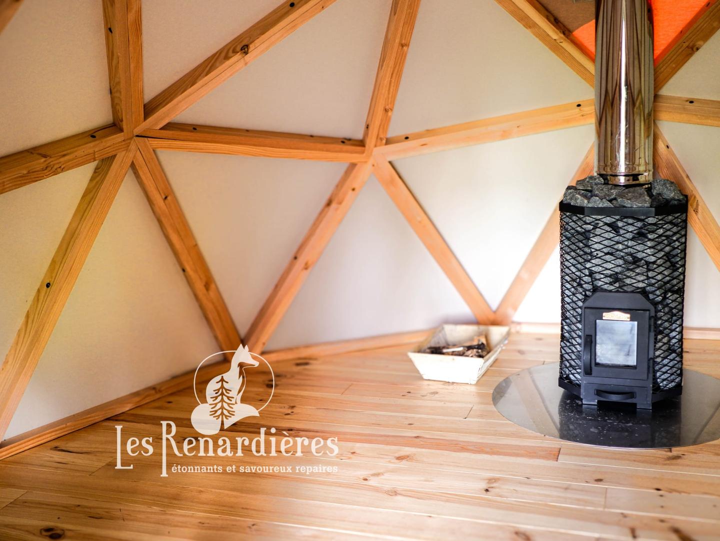 Hutte de sudation chauffée au bois