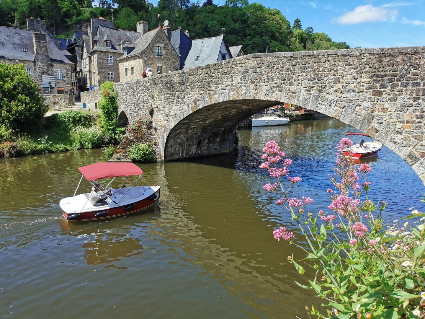 Balde en bateau électrique sur la Rance