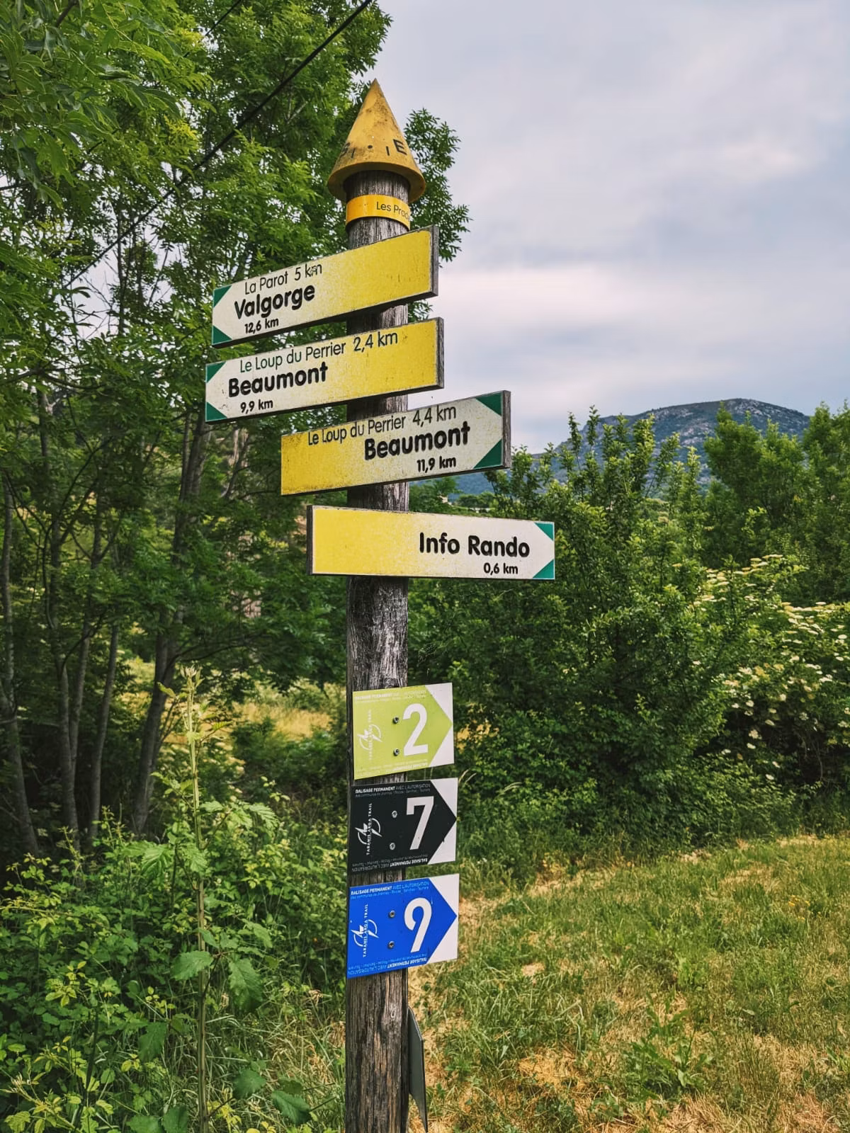 A proximité directe de nombreux chemins de randonnées avec leurs rivières cristallines