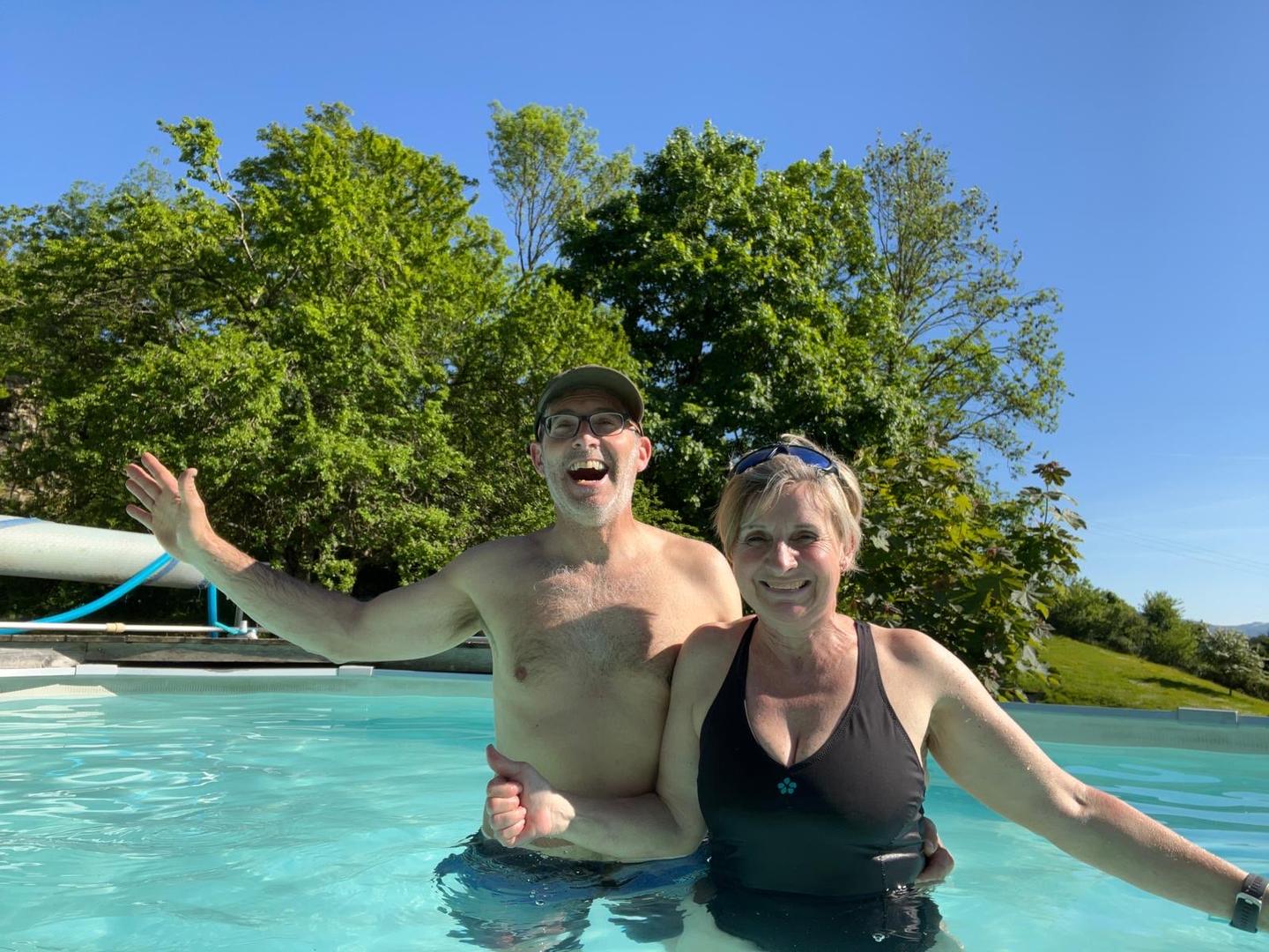 Piscine avec terrasse surélevée