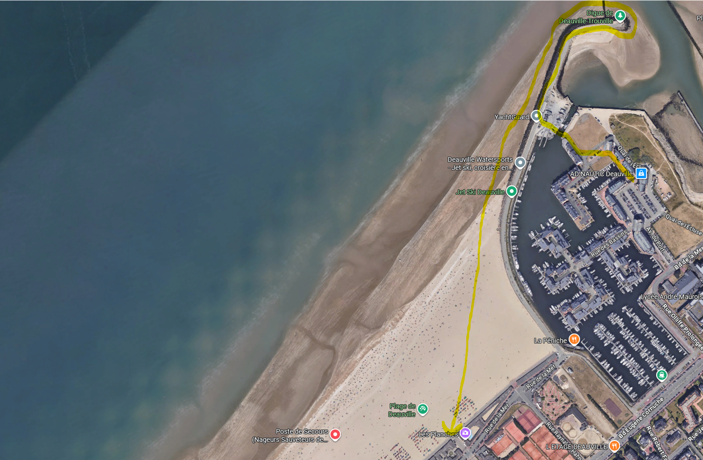 Petite balade pour rejoindre les célèbres Planches de Deauville