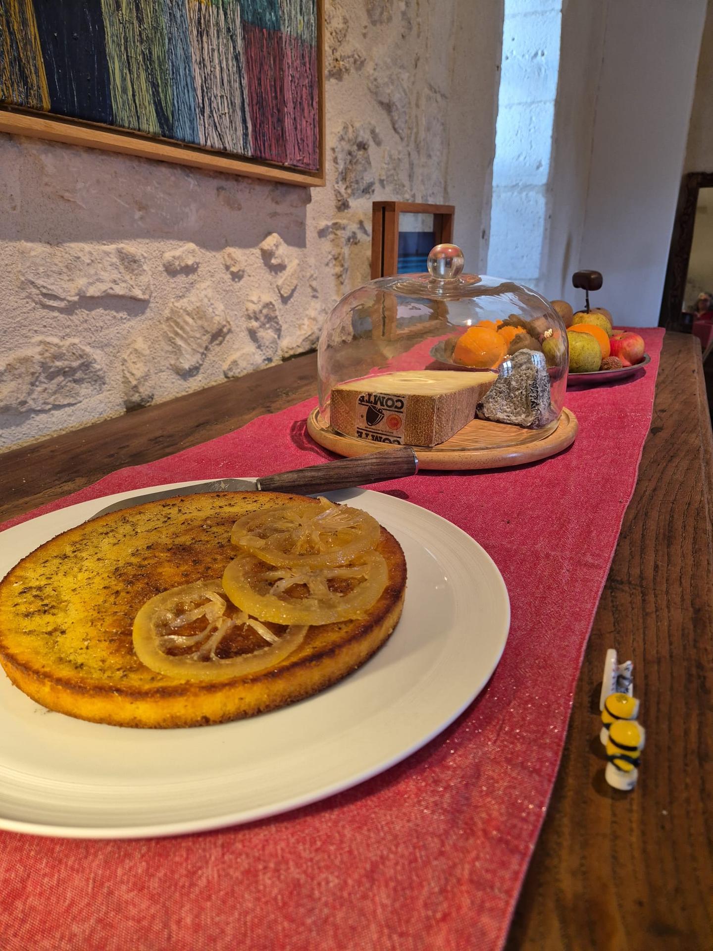 Petit déjeuner fait maison avec les produits des fermes voisines