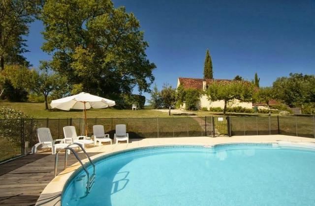 Logement GreenGo: Gite pleine nature avec piscine privée idéal pour randonnée dans le LOT frontière Dordogne