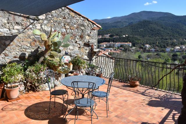 Logement GreenGo: Charmante maison de village à Palalda - grande terrasse intime avec vue sur les montagnes