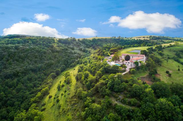 Logement GreenGo: Domaine de Baldassé, gite d'exception en sud Aveyron, en pleine nature, dans un parc de 160 ha