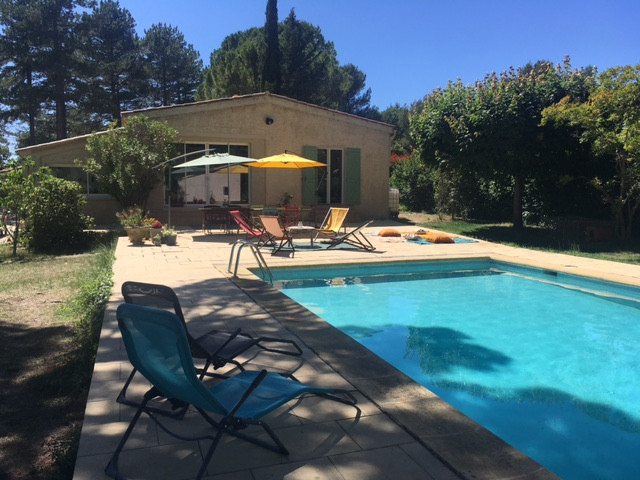 GreenGo Charmante maison avec piscine au pied du Luberon