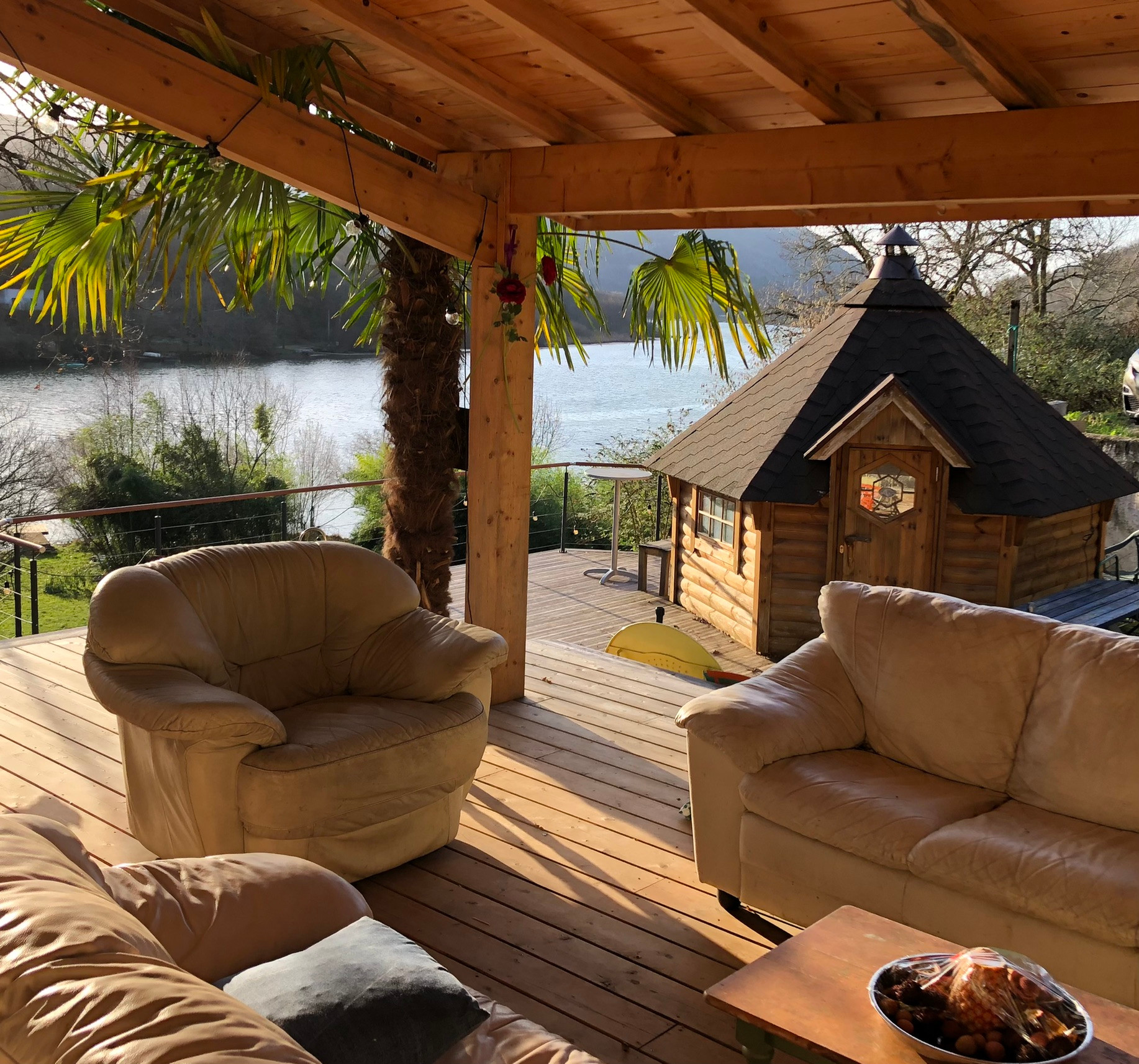 Logement GreenGo: Le Ponton, un cadre enchanteur et inspirant au bord du lac Chambod, à 1h de Lyon