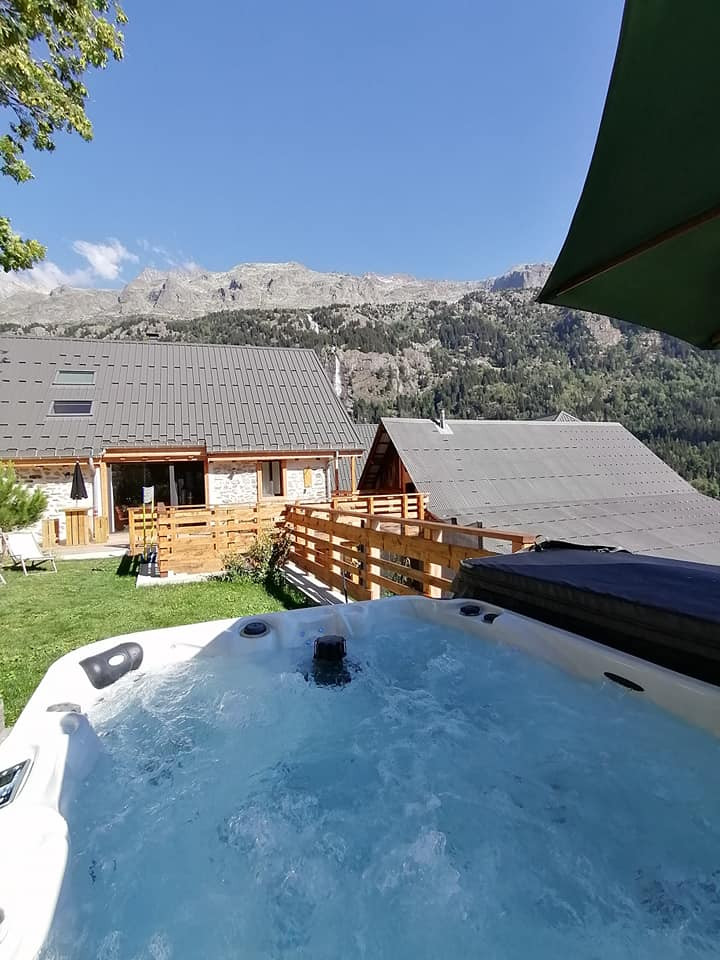 GreenGo Chalet le Petit +, chalet de qualité avec jardin au centre du village