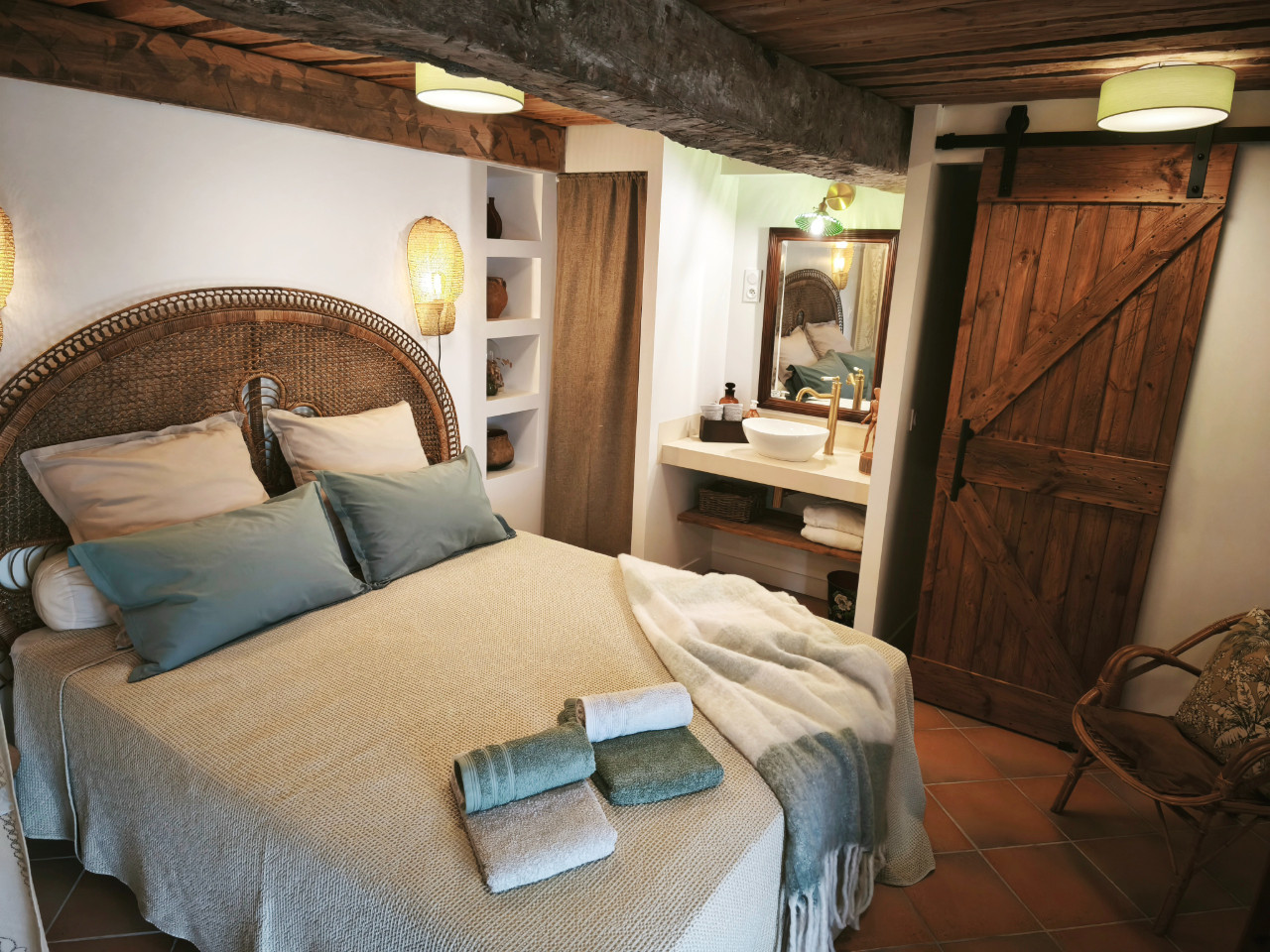 Cabanon provençal, piscine et jacuzzi partagés