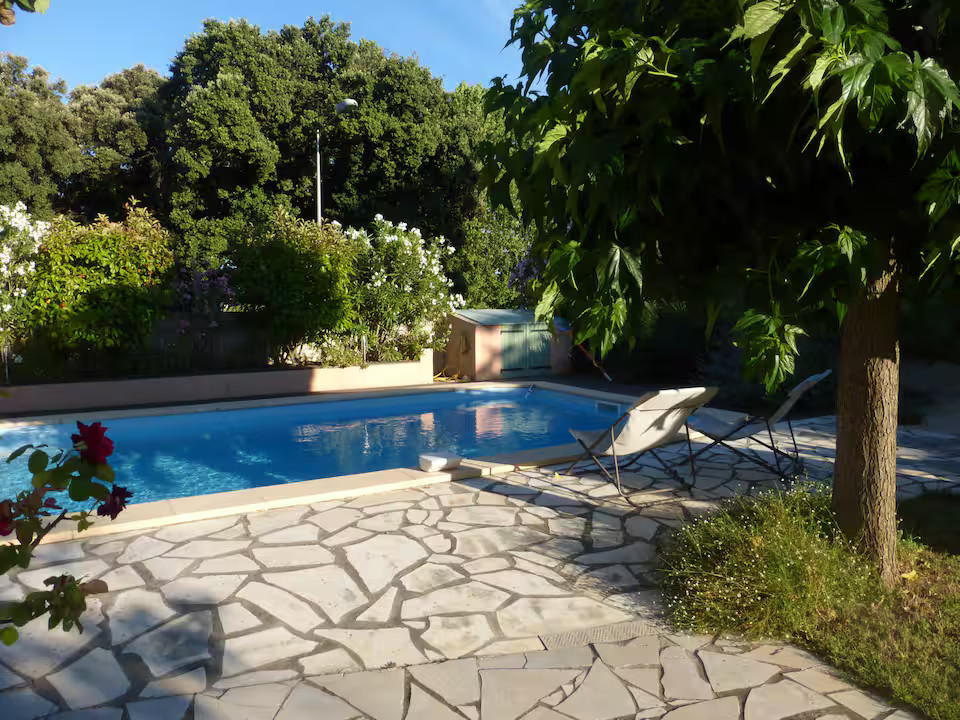 Chambre sur jardin et piscine