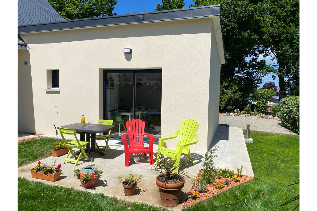 Logement GreenGo: 🍓 Charmant studio meublé classé 2* avec jardin et terrasse au sud & au calme pour 2p