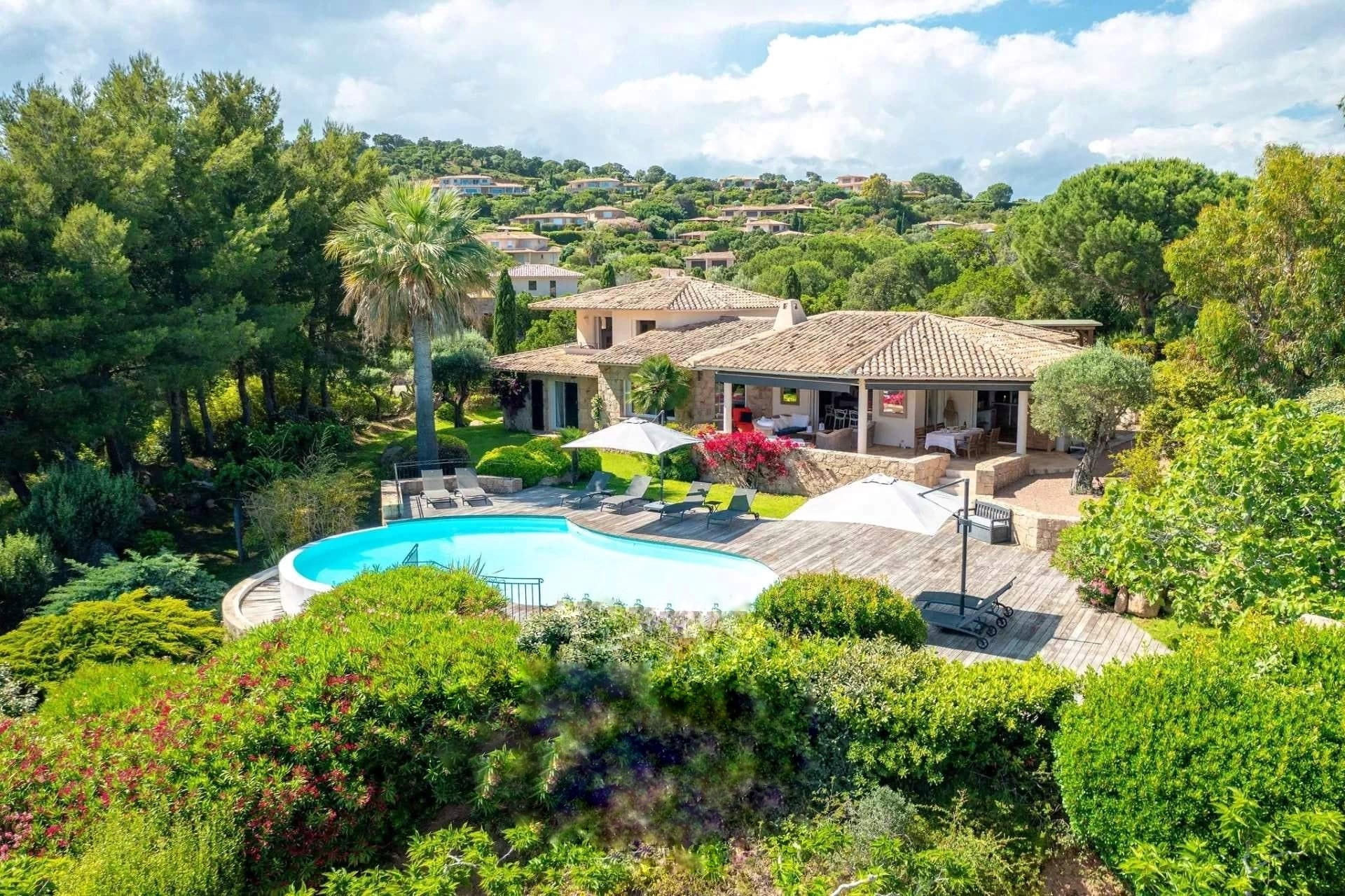 Villa Arasu - Domaine privé et gardienné - 100m de la plage