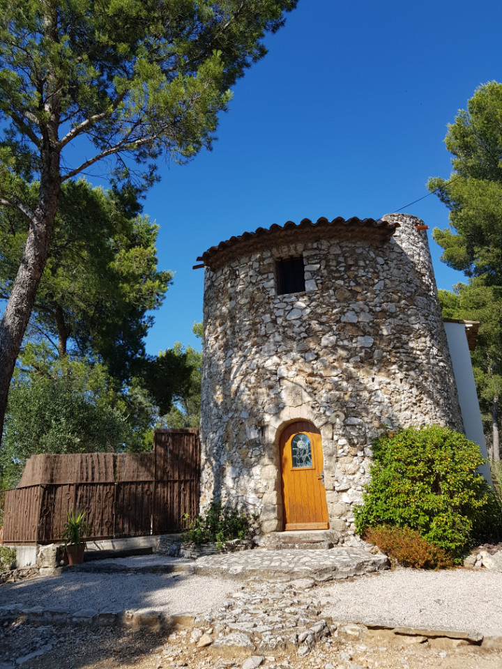 Moulin rouge provencal avec jacuzzi exterieur Aix Marseille