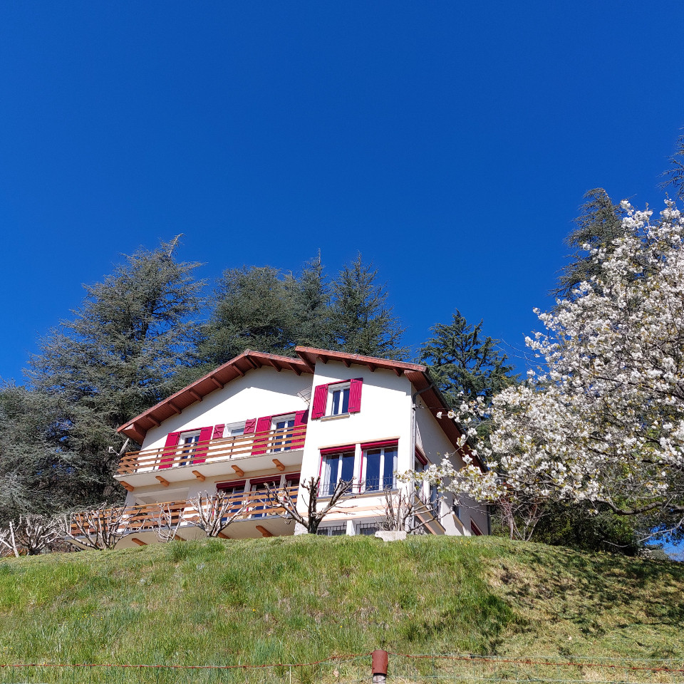 GreenGo Gîte " Villa les Cèdres " en Cévennes avec vue panoramique et piscine chauffée