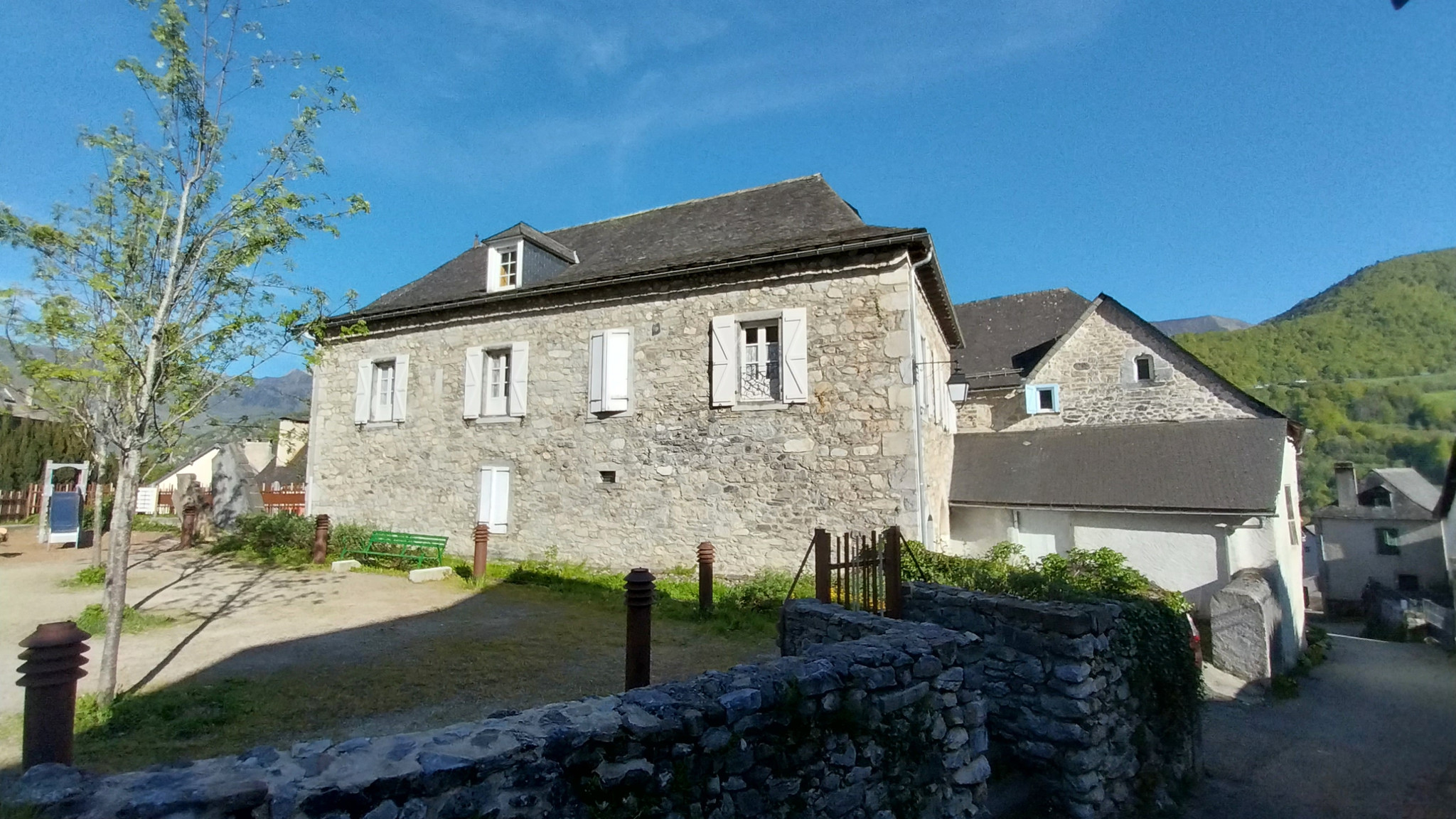 Maison Alca au centre du village