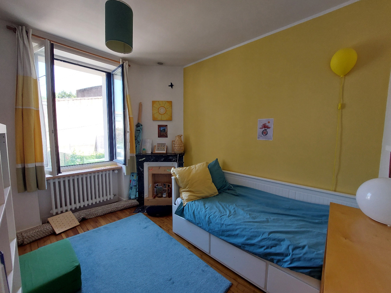 Chambre calme et lumineuse
