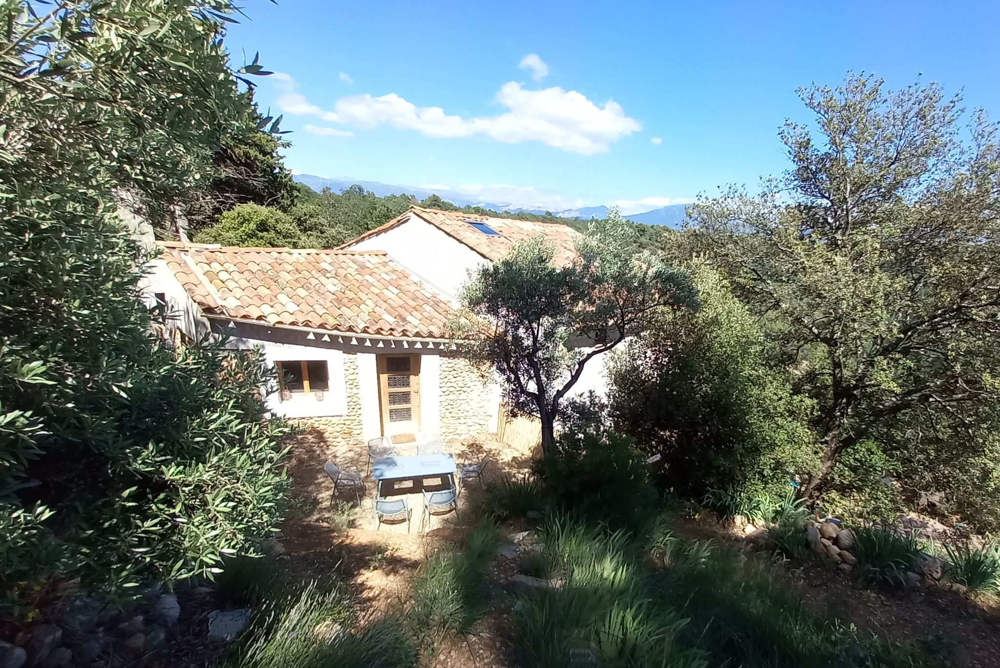 Maison autonome en pleine nature
