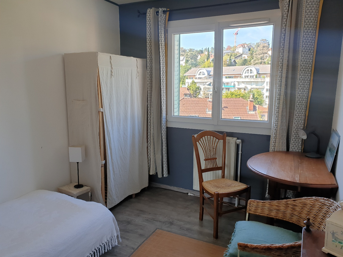 Chambre dans petit appartement paisible